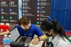 04-同学向有兴趣的大学了解详情