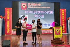 01-PDVL升学中心代表-刘心洁（右二）